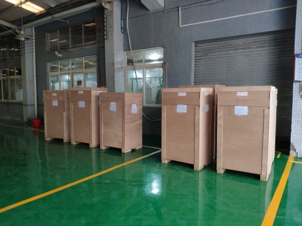 La máquina de cremallera de la zona marítima de Zhenyu está esperando la entrega.